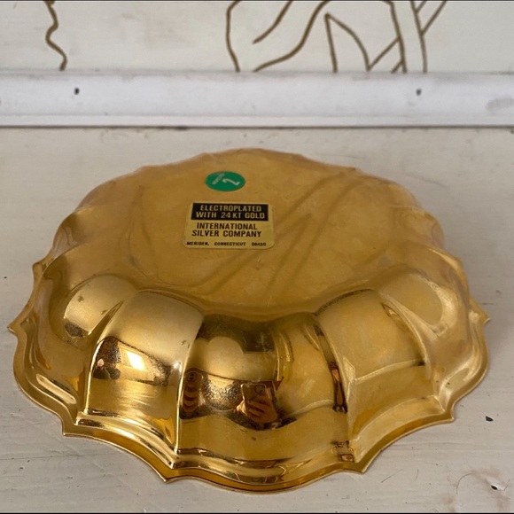 24k Gold Plated Small Scalloped-Edge Art Deco-Inspired Shallow Trinket Dish - Picture 5 of 6